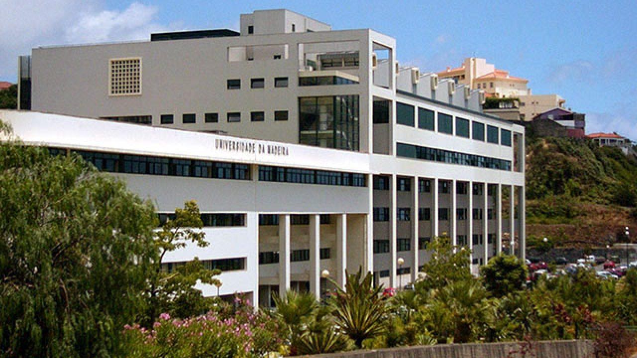 Faculdade de Ciências Exatas e da Engenharia background