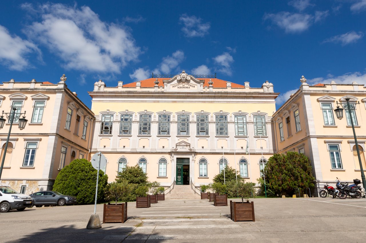 Instituto Superior de Agronomia background