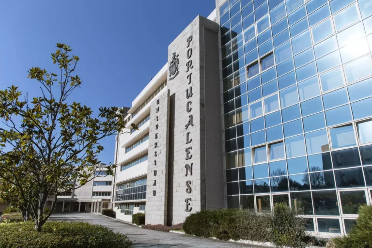 Universidade Portucalense Infante D. Henrique background