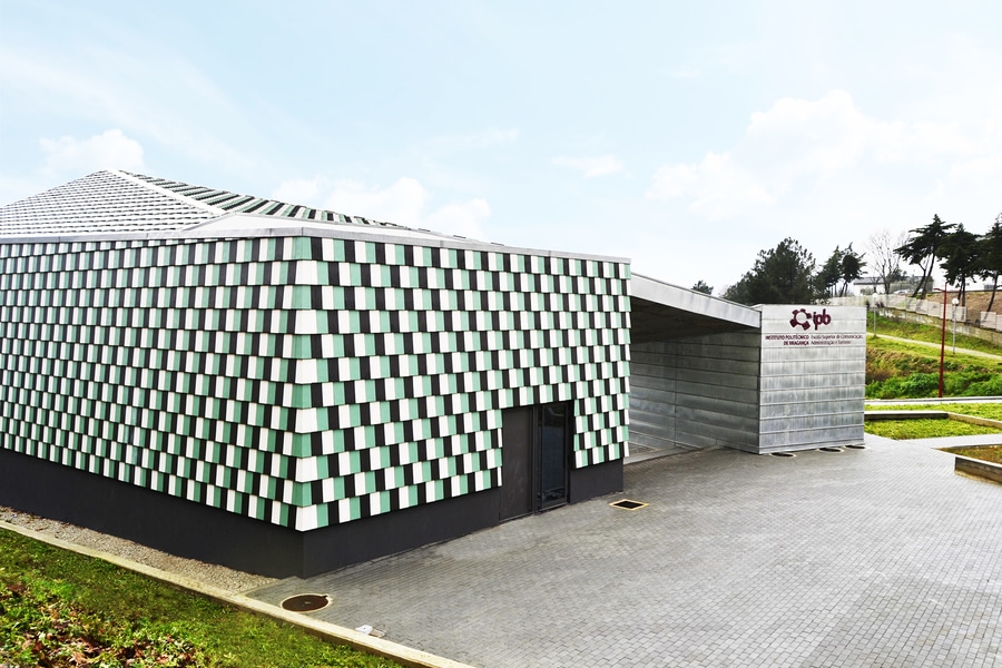 Escola Superior de Comunicação, Administração e Turismo de Mirandela background