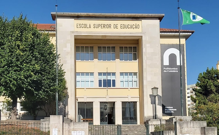 Escola Superior de Educação de Coimbra background