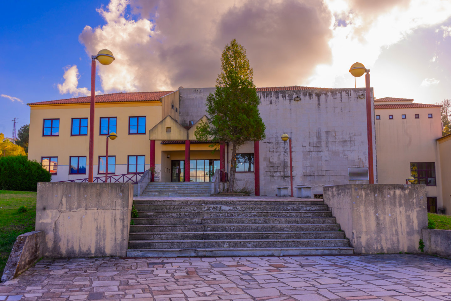 Escola Superior de Educação, Comunicação e Desporto background