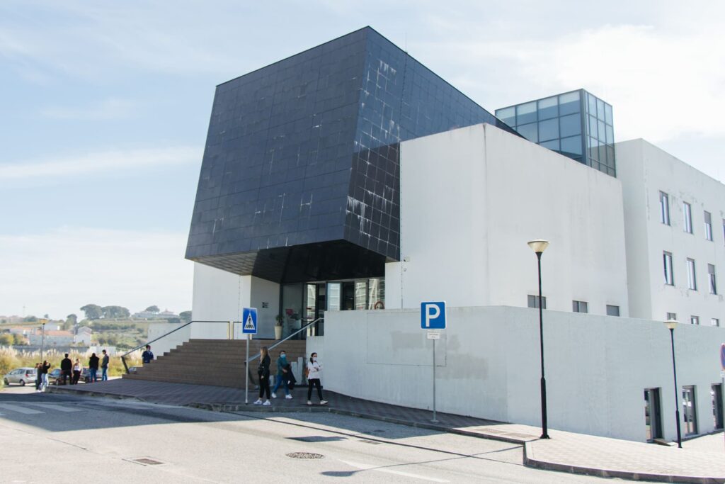 Escola Superior de Saúde de Leiria background