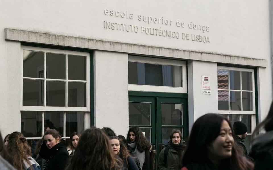 Escola Superior de Dança background
