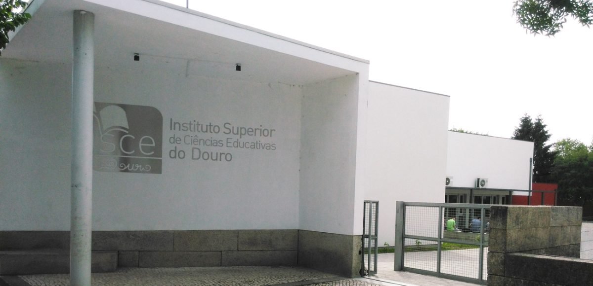 Instituto Superior de Ciências Educativas do Douro background