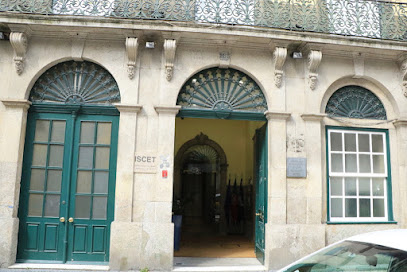 Instituto Superior de Ciências Empresariais e do Turismo background