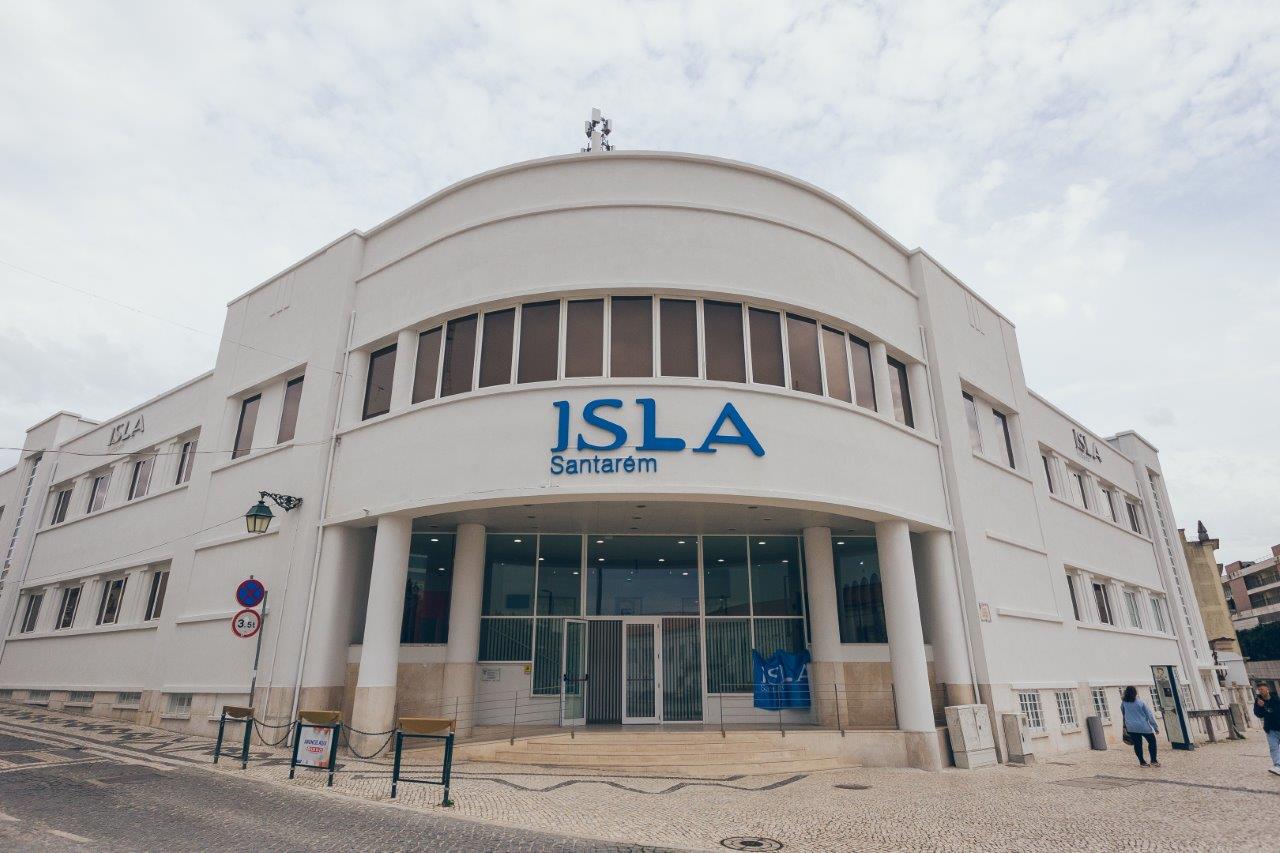 ISLA - Instituto Superior de Gestão e Administração de Santarém background