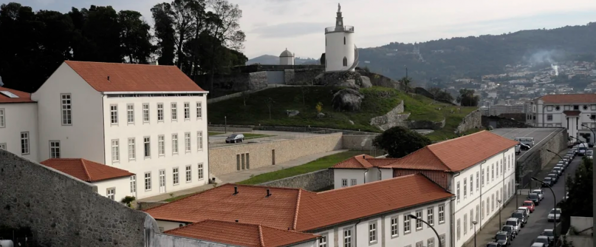 Faculdade de Teologia (Braga) background