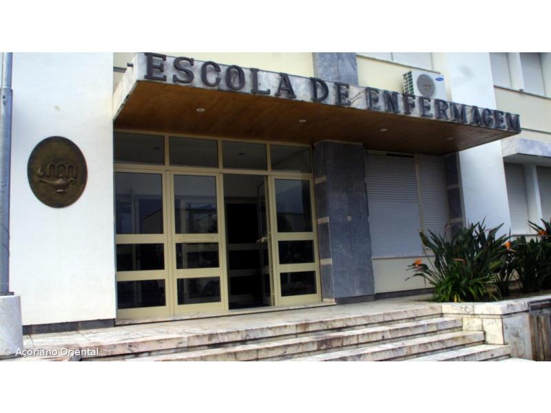 Escola Superior de Saúde - Ponta Delgada background