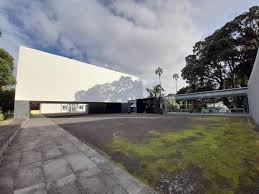 Faculdade de Ciências Sociais e Humanas background